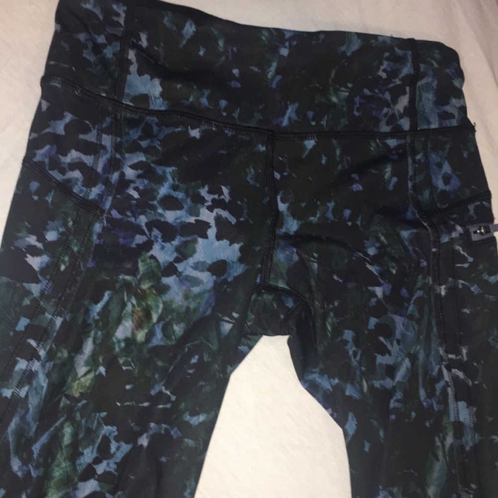 Lululemon printed crop